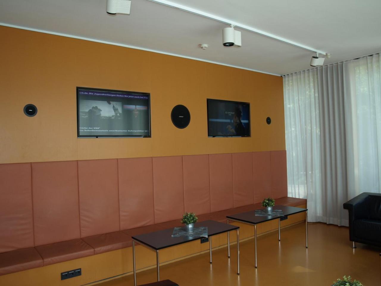 Jugendherberge Stuttgart Neckarpark Exterior foto